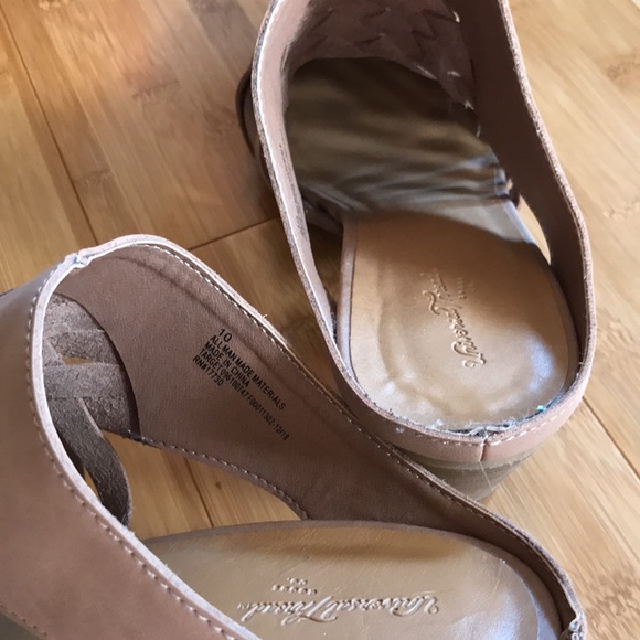 Universal Threads Slip-on Bootie - Picture 2 of 5